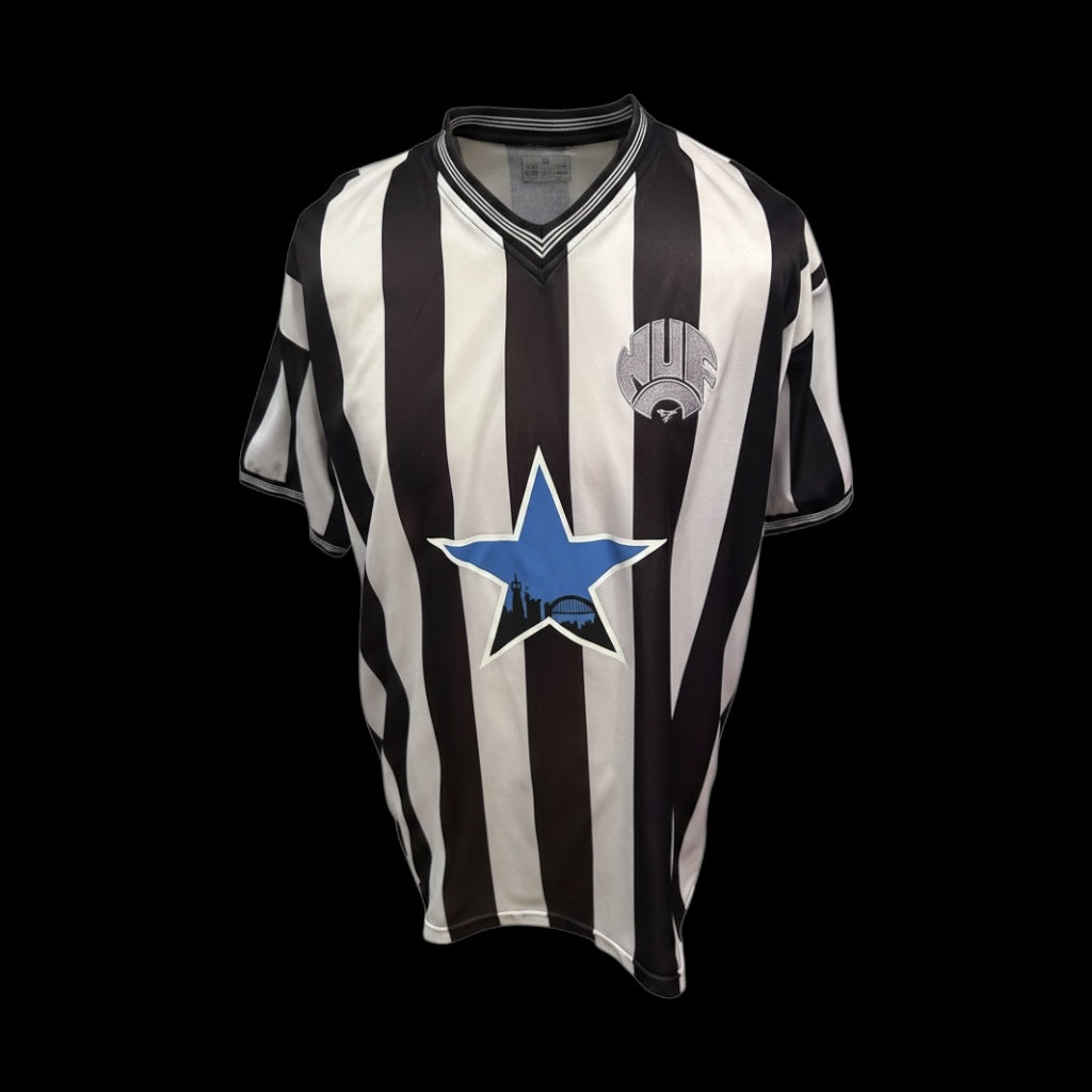 Peter Beardsley Newcastle United 1984 Hand Signed Home Shirt