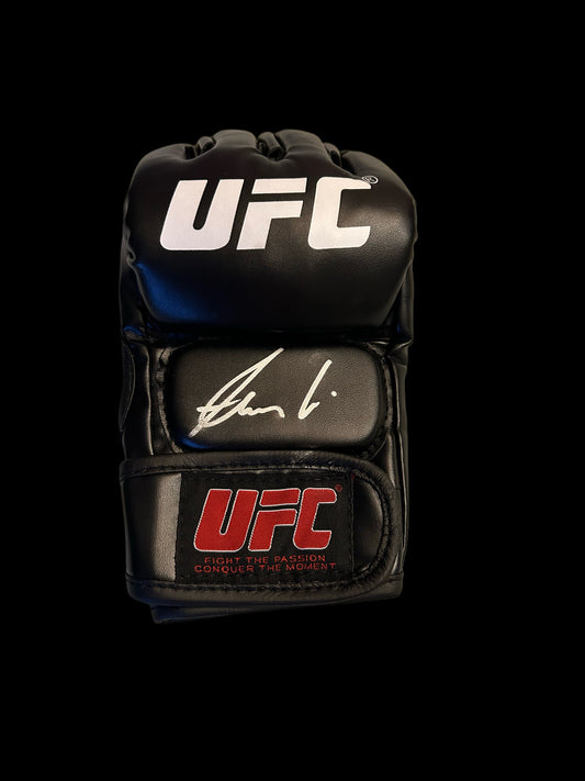 Alexander Volkanovski UFC Hand Signed Glove 1