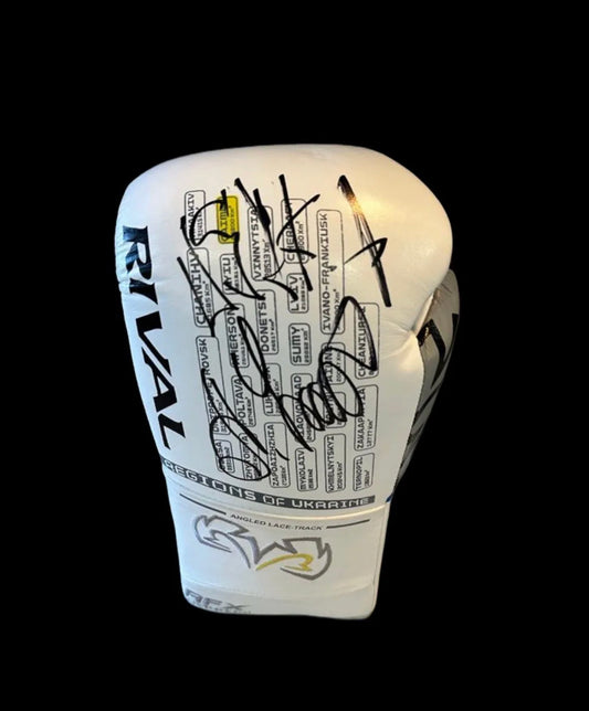 Oleksandr Usyk Hand Signed Dubois Glove Replica 2