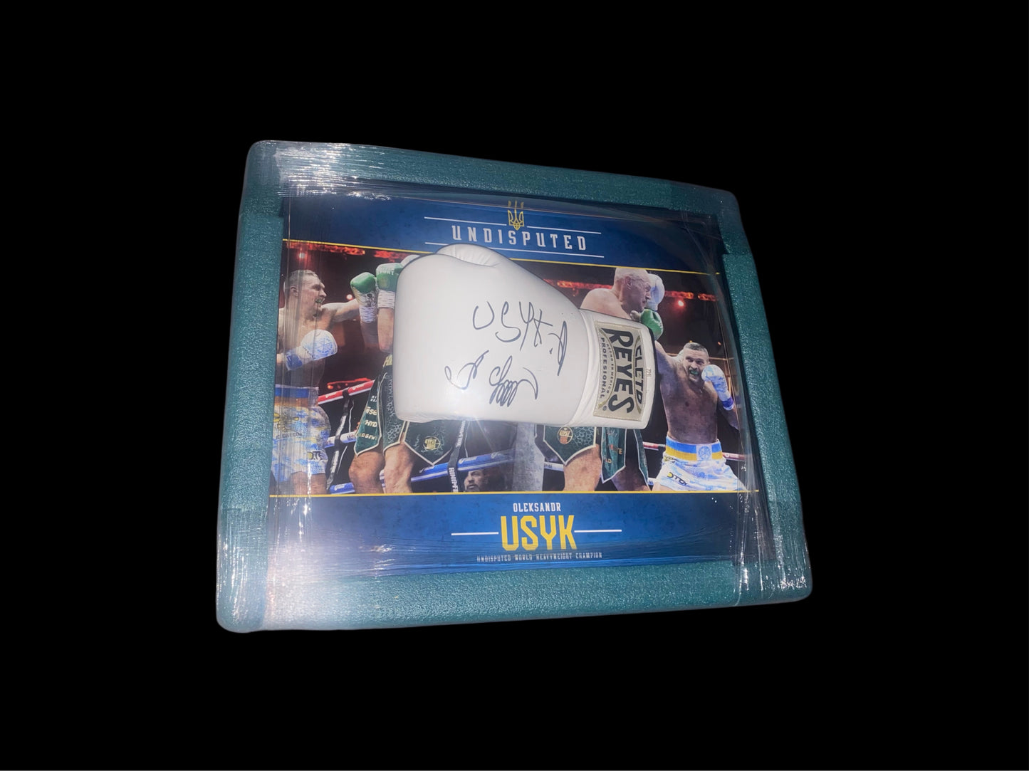 Oleksandr Usyk UNDISPUTED Hand Signed Boxing Glove FRAMED Display 2