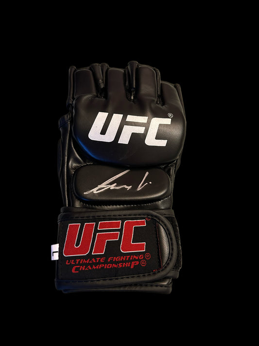 Alexander Volkanovski UFC Hand Signed Glove 2