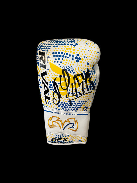 Oleksandr Usyk UNDISPUTED Vs Fury  Rival Replica Hand Signed Glove 4